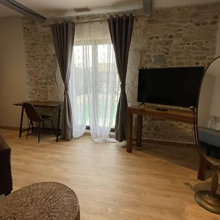 Le Galambre 3* Ним